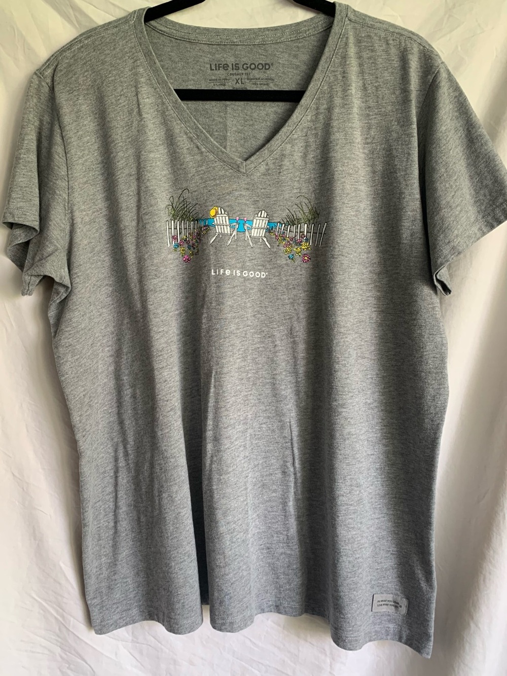 Life Is Good Women’s Gray V-Neck Tee with Beach Chairs and Floral Graphic - Picture 2 of 5